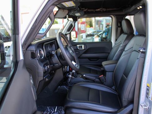 Used 2024 Jeep Wrangler Unlimited Sahara w/ Technology Group image 14