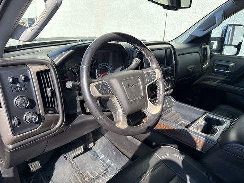 Used 2017 GMC Sierra 2500 Denali image 12