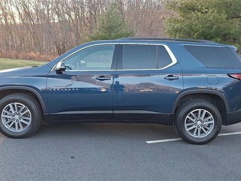 Used 2023 Chevrolet Traverse LT image 5
