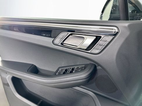 Certified 2026 Porsche Macan AWD/4WD image 20