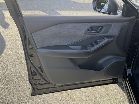 Used 2021 Nissan Rogue S image 16