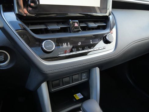 Certified 2023 Toyota Corolla Cross LE image 24