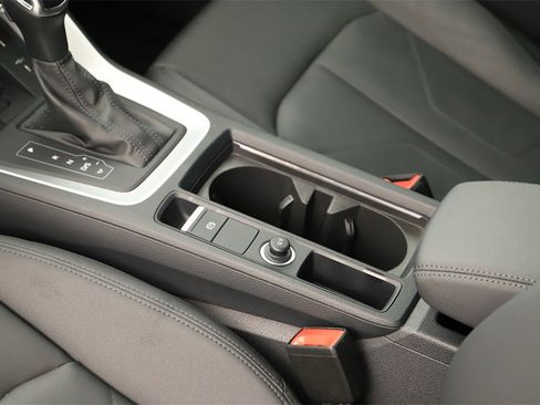 Certified 2025 Audi Q3 2.0T Premium Plus w/ Premium Plus Package image 17