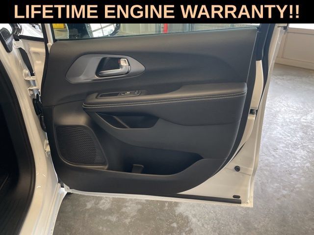New 2026 Chrysler Pacifica Select w/ S Appearance Package AWD/4WD image 38