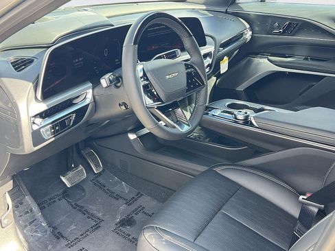 New 2026 Cadillac Lyriq V AWD/4WD image 9