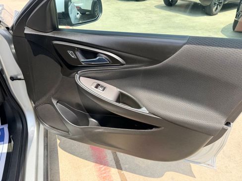 Used 2021 Chevrolet Malibu LT FWD image 17