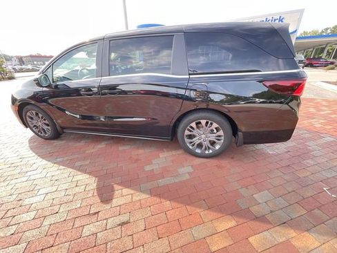 Used 2025 Honda Odyssey Touring image 9