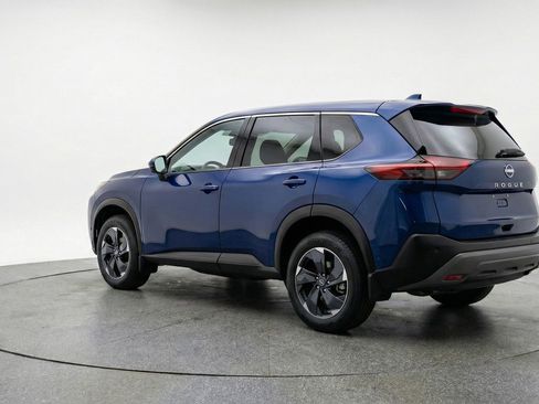 Used 2025 Nissan Rogue SV image 6