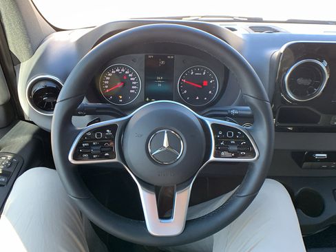 Used 2022 Mercedes-Benz Sprinter 2500 image 15