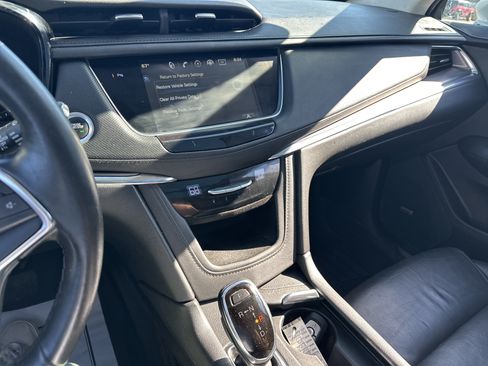 Used 2018 Cadillac XT5 Luxury AWD/4WD image 4