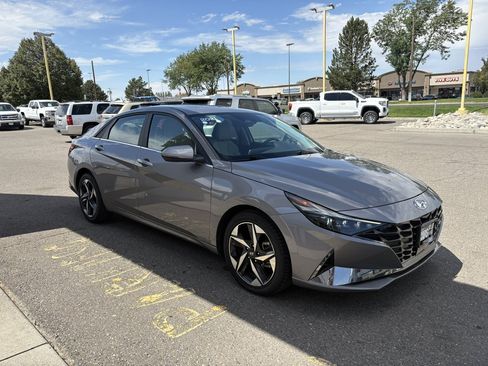 Used 2021 Hyundai Elantra Limited FWD image 3