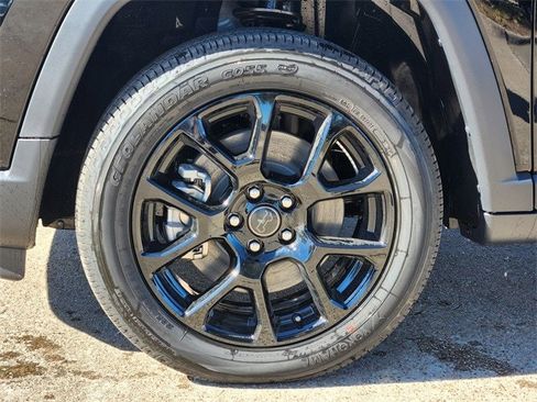 New 2026 Jeep Compass Latitude image 7