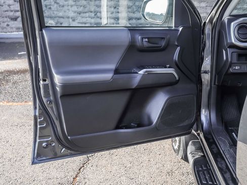 Used 2017 Toyota Tacoma SR5 image 22