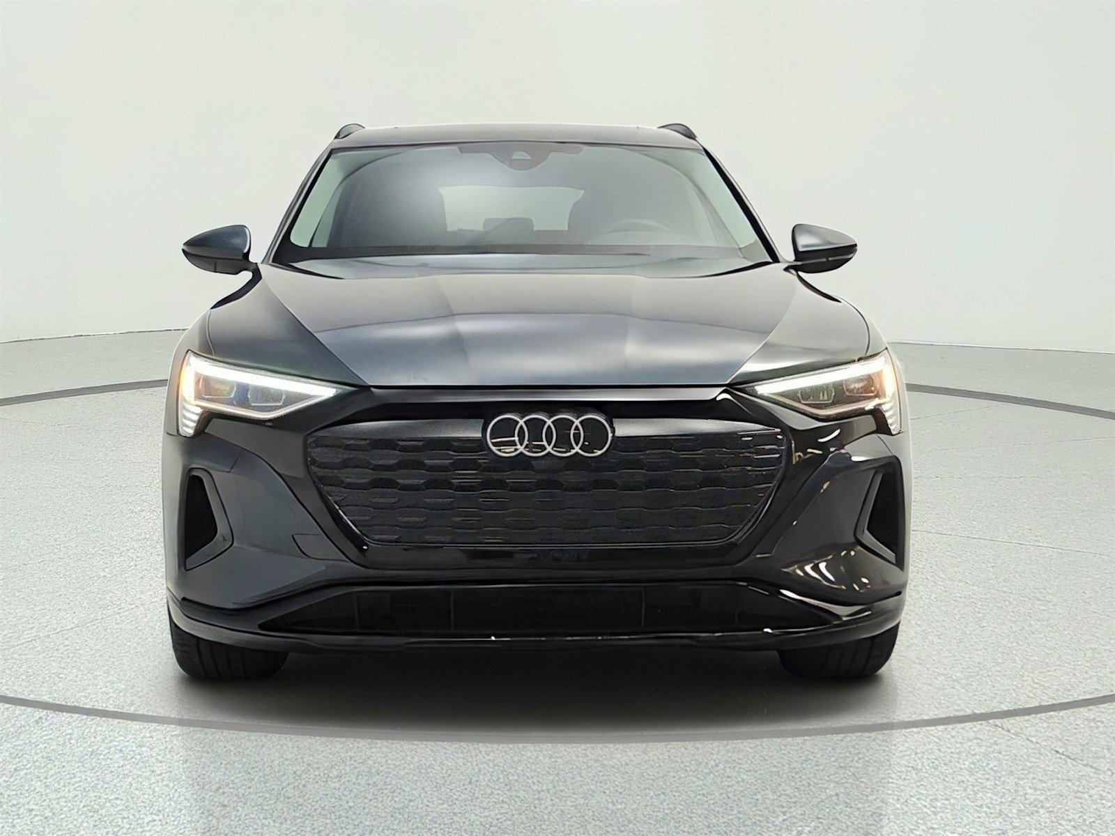 Used 2024 Audi Q8 e-tron Premium AWD/4WD image 2