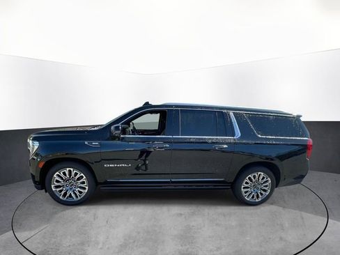 Used 2023 GMC Yukon XL Denali Ultimate AWD/4WD image 4
