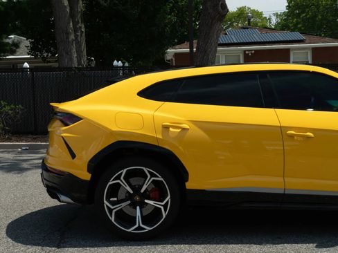 Used 2021 Lamborghini Urus AWD/4WD image 33