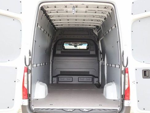 New 2025 Mercedes-Benz Sprinter 2500 image 21