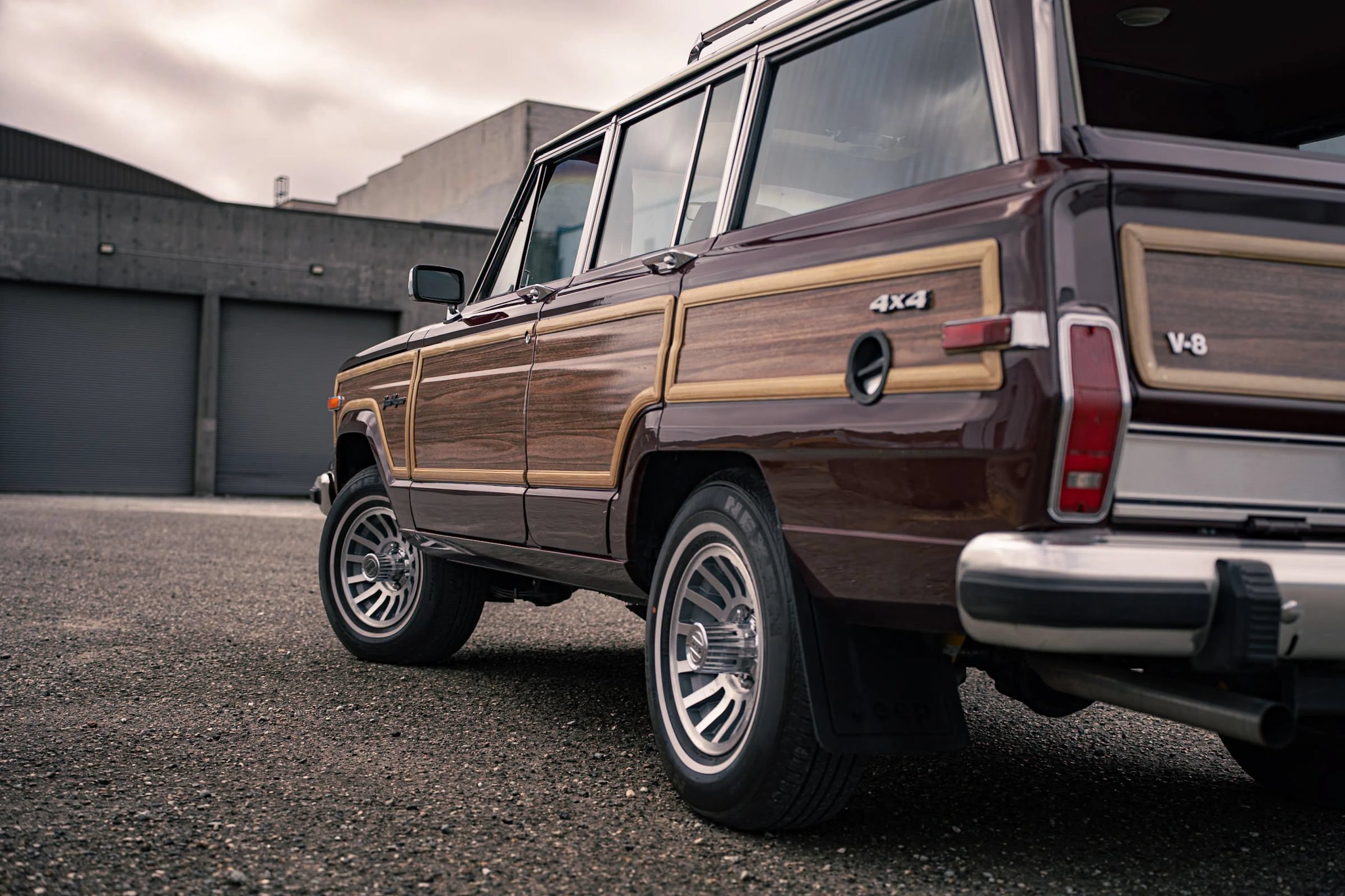 Used 1987 Jeep Grand Wagoneer AWD/4WD image 16