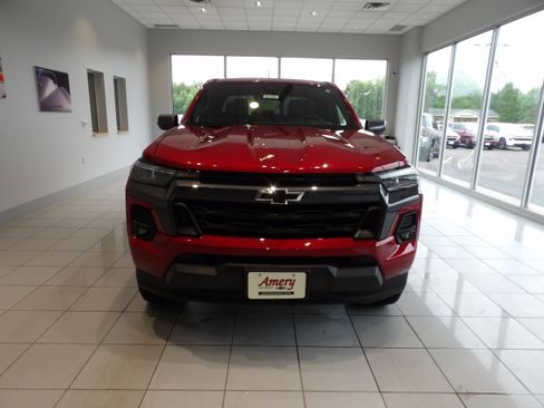 Used 2024 Chevrolet Colorado LT w/ LT Convenience Package III AWD/4WD image 2