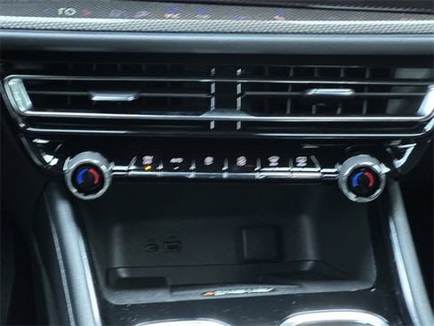 New 2026 Chevrolet Traverse High Country image 16