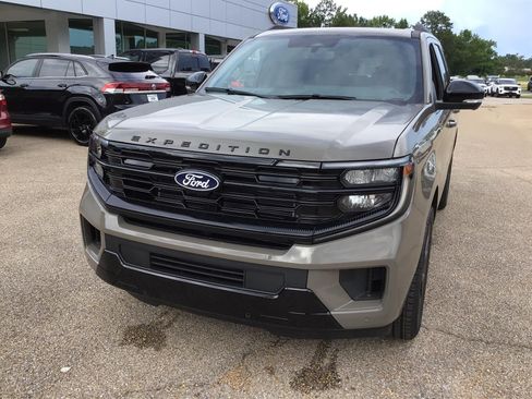 New 2027 Ford Expedition Platinum w/ Stealth Appearance Package AWD/4WD image 5