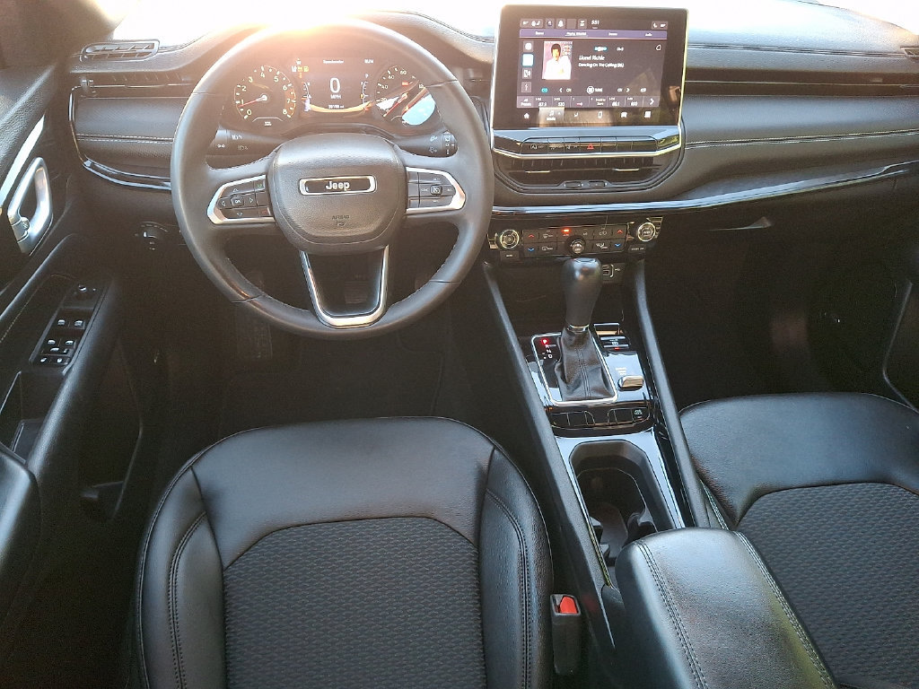 Used 2023 Jeep Compass Latitude w/ Sun and Sound Group AWD/4WD image 12