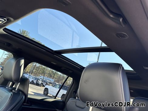 Used 2023 Jeep Grand Cherokee L Overland w/ Rear Seat Video Group I image 34