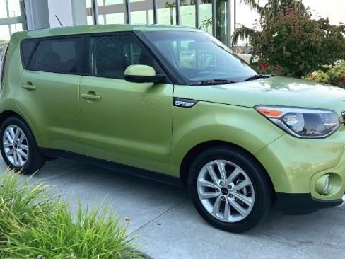 Used 2018 Kia Soul + FWD image 9