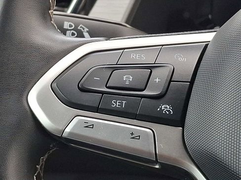 Used 2024 Volkswagen Atlas Cross Sport SE image 19