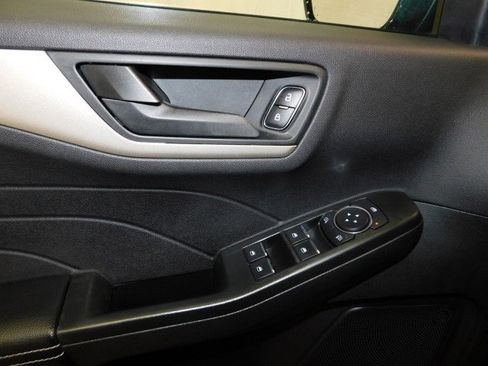 Used 2022 Ford Escape SE w/ SE Sport Appearance Package image 16