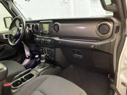Used 2021 Jeep Gladiator Overland AWD/4WD image 24