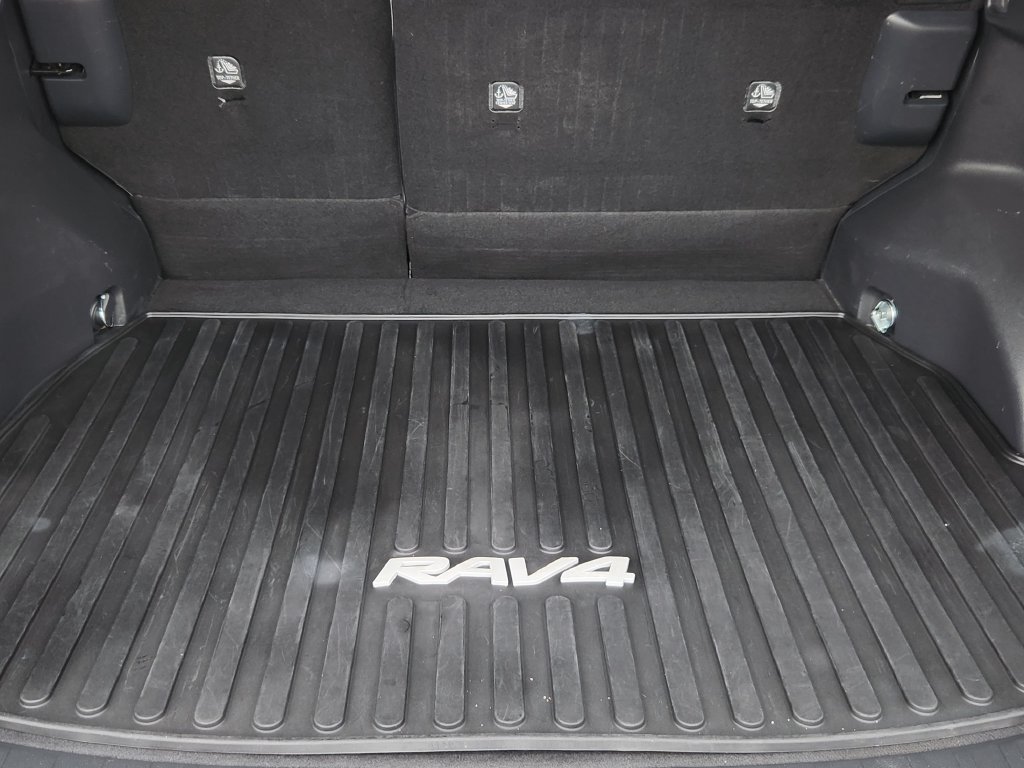 Used 2019 Toyota RAV4 XLE Premium w/ Cold Weather Package AWD/4WD image 21