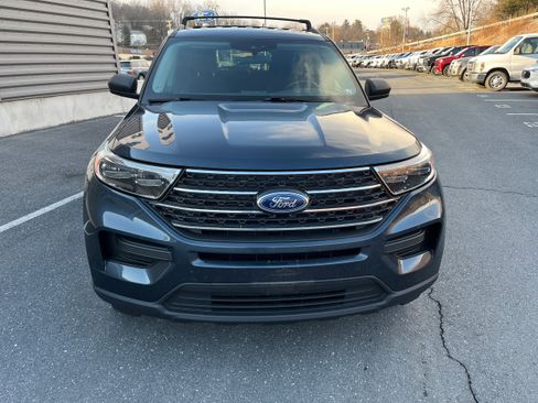 Certified 2023 Ford Explorer XLT w/ Class IV Trailer Tow Package image 2