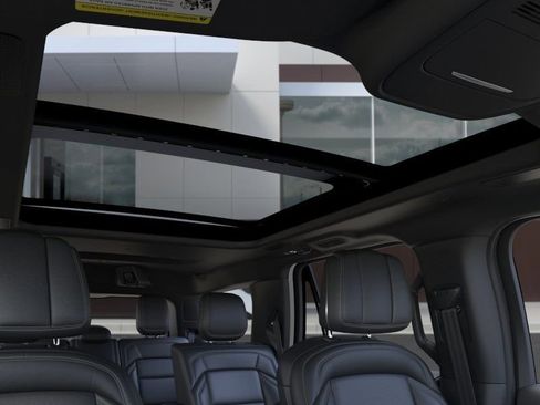New 2025 Lincoln Navigator Reserve w/ Jet Appearance Package AWD/4WD image 22