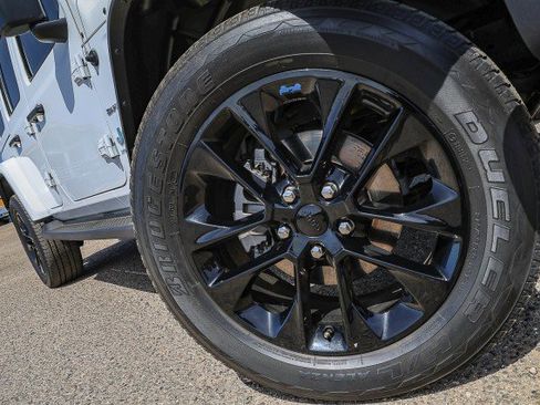 Used 2023 Jeep Wrangler Sahara AWD/4WD image 2