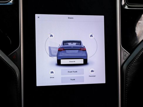 Used 2018 Tesla Model X 75D image 29