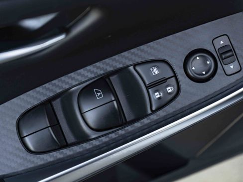 Used 2025 Nissan Sentra SR w/ Midnight Edition FWD image 35
