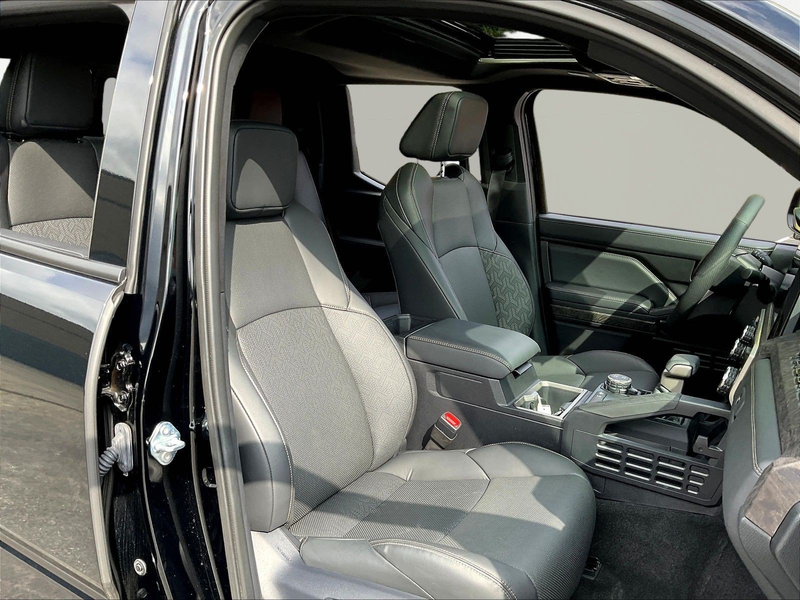 Used 2025 Toyota Tacoma Limited AWD/4WD image 30