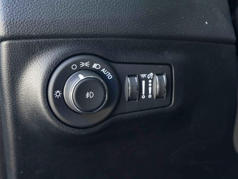 Used 2020 Jeep Compass Latitude FWD image 37