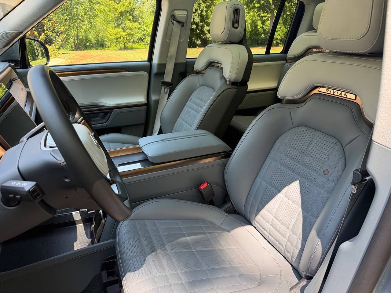 Used 2026 Rivian R1S Premium Tri AWD/4WD image 8