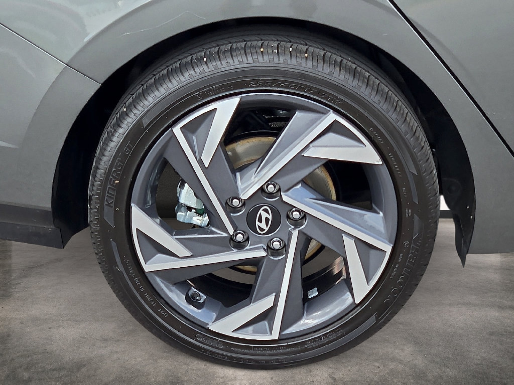Used 2026 Hyundai Elantra Limited FWD image 7