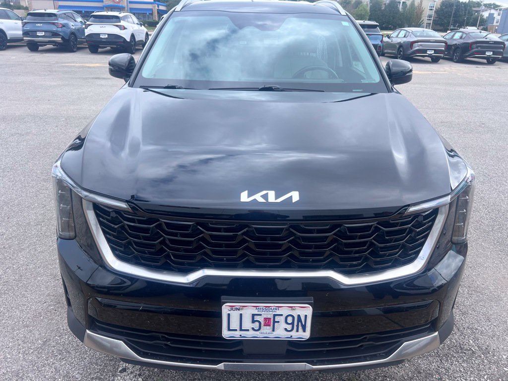 Certified 2025 Kia Sorento EX FWD image 2