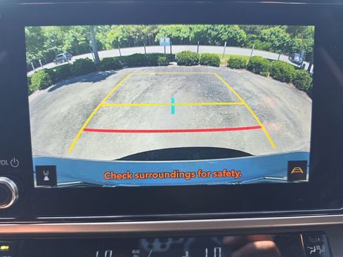 Used 2025 Toyota Camry SE FWD image 31
