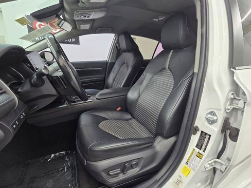 Used 2021 Toyota Camry SE FWD image 11