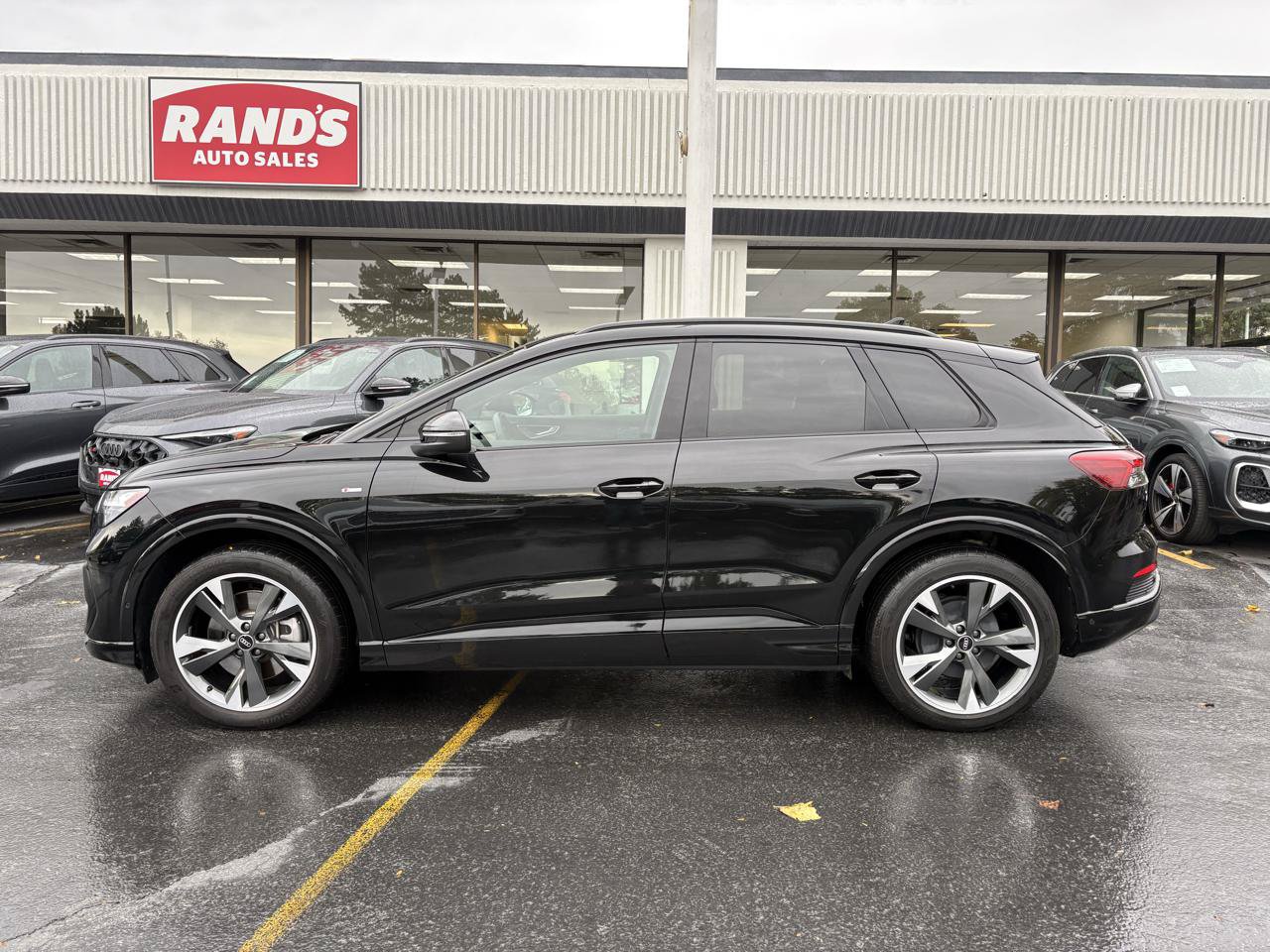 Used 2024 Audi Q4 e-tron Premium Plus w/ Premium Plus AWD/4WD image 17