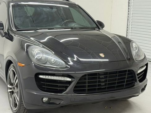 Used 2013 Porsche Cayenne Turbo image 8