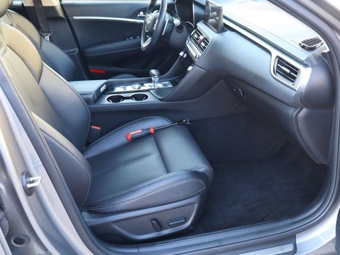 Used 2025 Genesis G70 2.5T RWD image 15