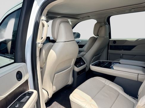 Used 2018 Lincoln Navigator Reserve w/ Technology Package AWD/4WD image 25