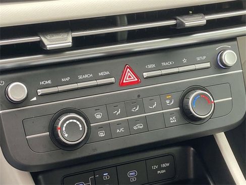 Certified 2025 Hyundai Tucson SE image 28