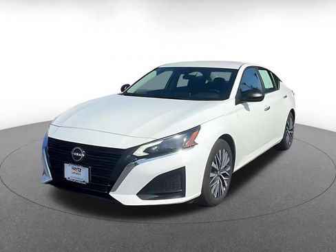 Used 2025 Nissan Altima 2.5 SV FWD image 7
